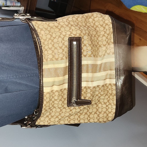 Coach made in NY small kissing C EUC NO CALL OUTS - Picture 4 of 9